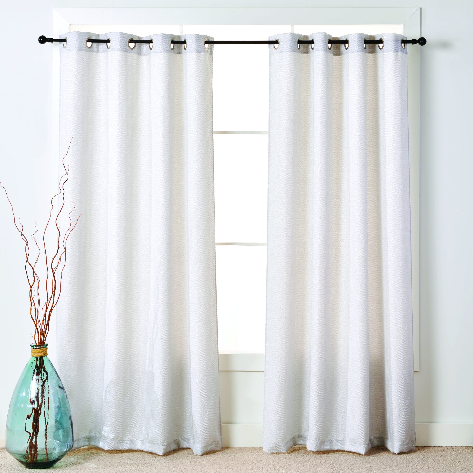 Debbie Travis® Shimmer Jacquard Curtain, 84-in. – Giant Tiger