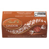 Chocolat au lait et éclats de noisettes fourré de fondant onctueux Lindor Lindt, 36 g