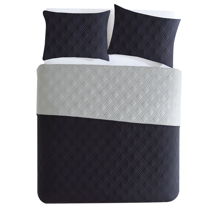 Reversible Pinsonic Quilt Set, Queen, 3 Piece
