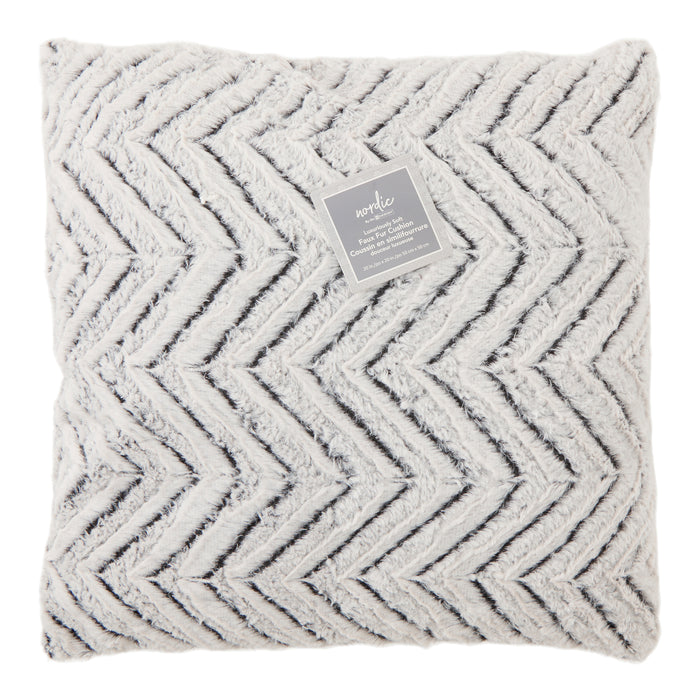 Coussin en similifourrure – 20 po x 20 po